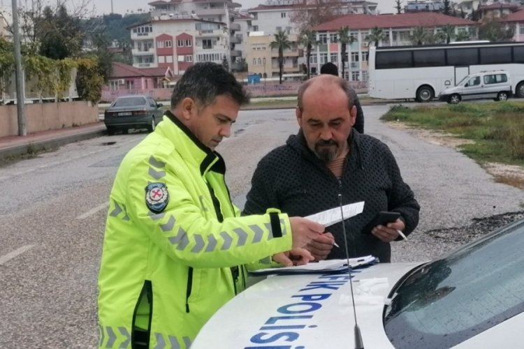 &Ouml;zel &ouml;ğrencileri taşırken kaza yapan servis şof&ouml;r&uuml; 0,82 promil alkoll&uuml; &ccedil;ıktı