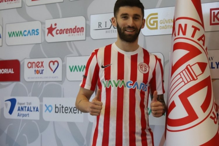 Doğukan Sinik sezon sonuna kadar Antalyaspor'da