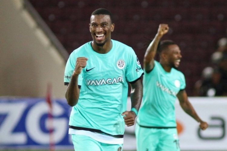 Haji Wright i&ccedil;in 8 kul&uuml;p listede!