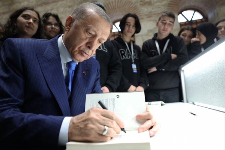 Cumhurbaşkanı Erdoğan: Cumhuriyetimizin 100'&uuml;nc&uuml; yılına 100 yeni k&uuml;t&uuml;phane