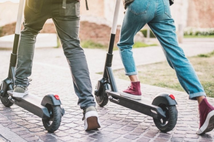Avusturya Maliye Bakanı elektrikli skuterle kaza yaptı