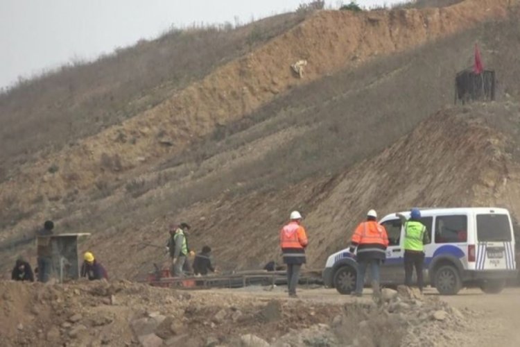 Sabiha G&ouml;k&ccedil;en Havalimanı t&uuml;nel inşaatında bir iş&ccedil;i demirlerin altında kaldı