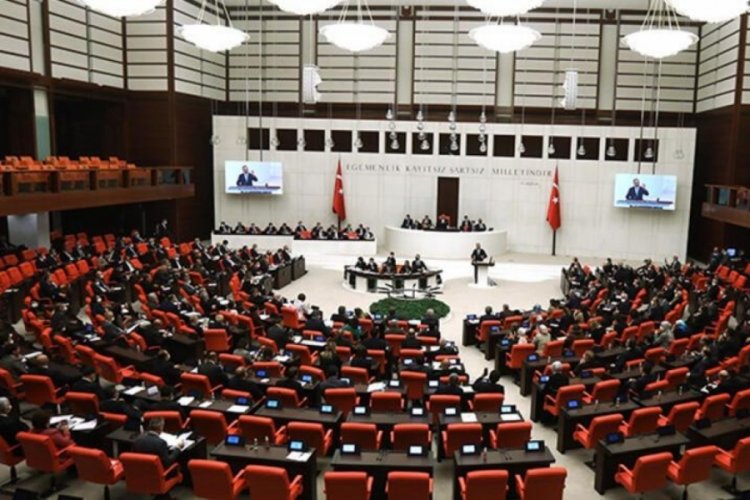 AK Parti'li milletvekillerinin 'torba kanun teklifi' Meclis'e sunuldu