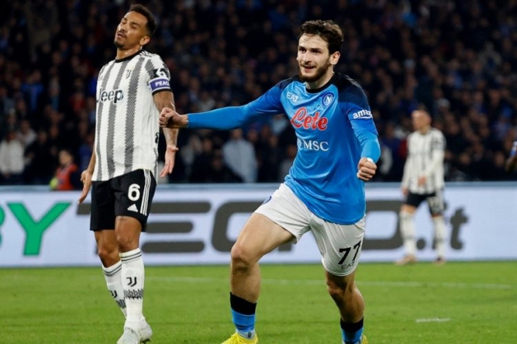 Napoli, Juventus'u hezimete uğrattı