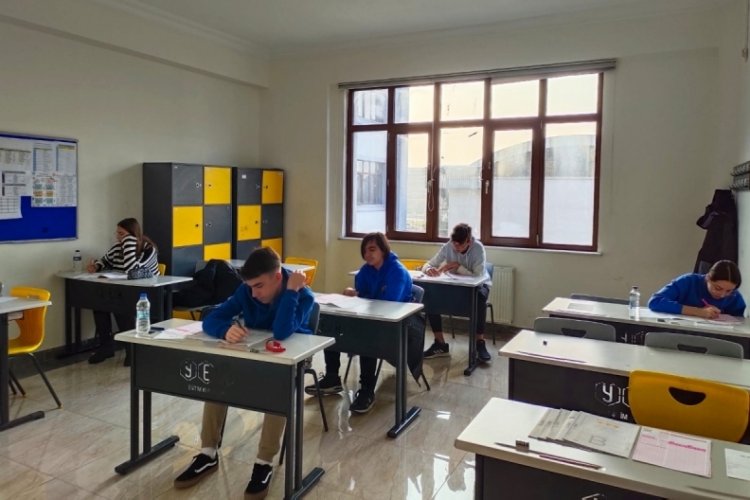 Bursa'da YEK Eğitim Kurumları'yla &ouml;ğrenciler geleceğe burslu hazırlanıyor