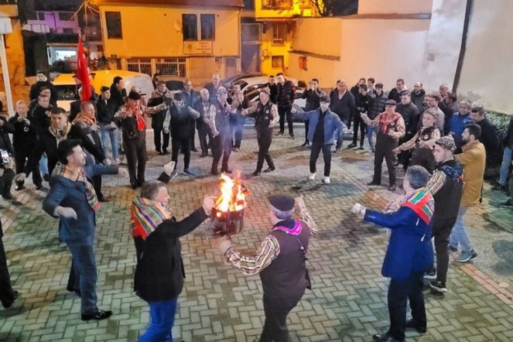 Bursa'da y&uuml;zlerce yıllık geleneklerini danışık gecesiyle yaşatıyorlar