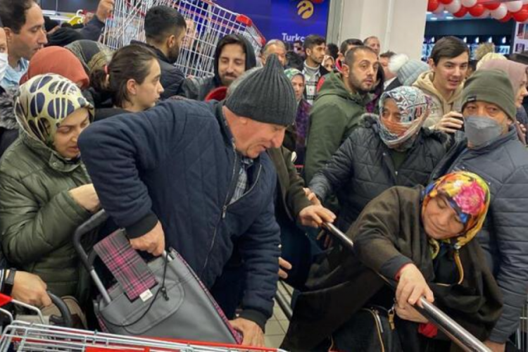 İstanbul'da indirim izdihamı
