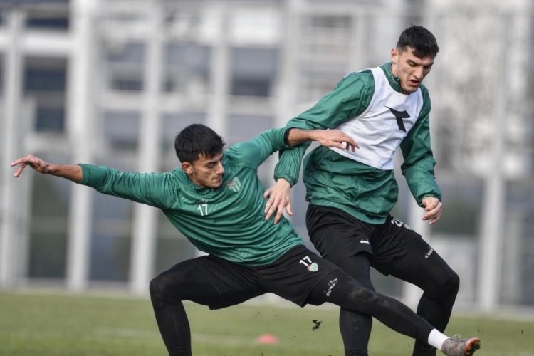 Bursaspor antrenmanını &ccedil;ift kale ma&ccedil; ile yaptı