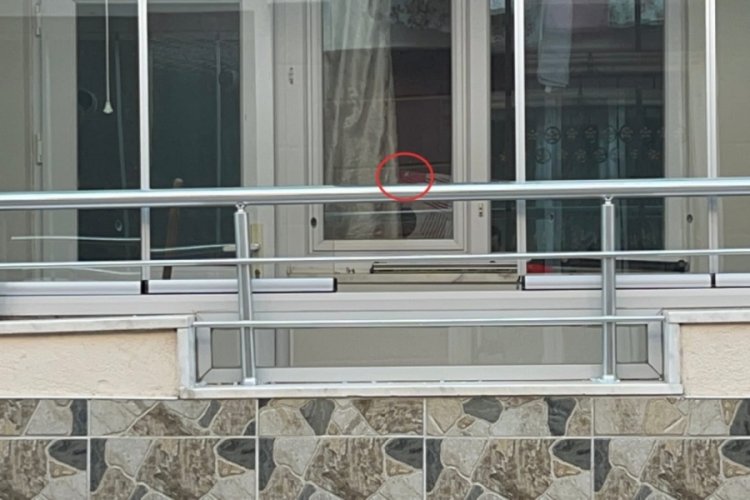 Bursa'da havaya rastgele a&ccedil;ılan ateşte, mermiler eve isabet etti