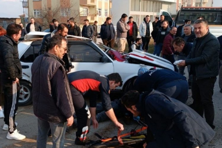 Tokat'ta hurdaya d&ouml;nen otomobilden yaralı olarak &ccedil;ıktı