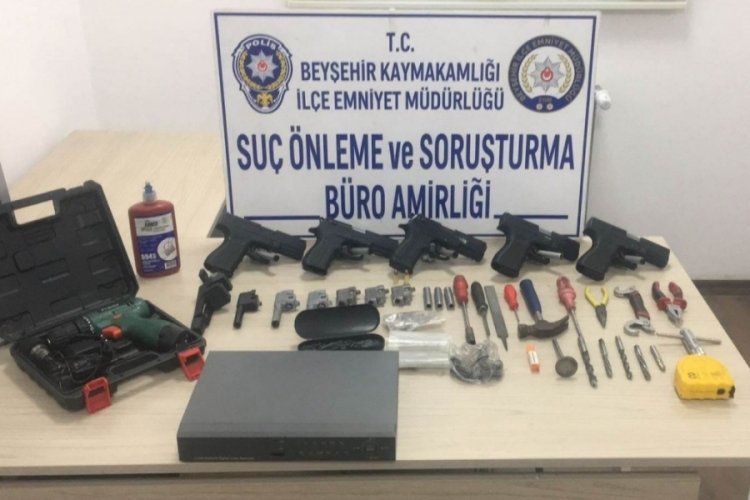 Konya'da konaklama tesisinde 5 tabanca bulundu