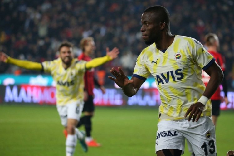 Fenerbah&ccedil;e, Gaziantep FK'yı deplasmanda devirdi