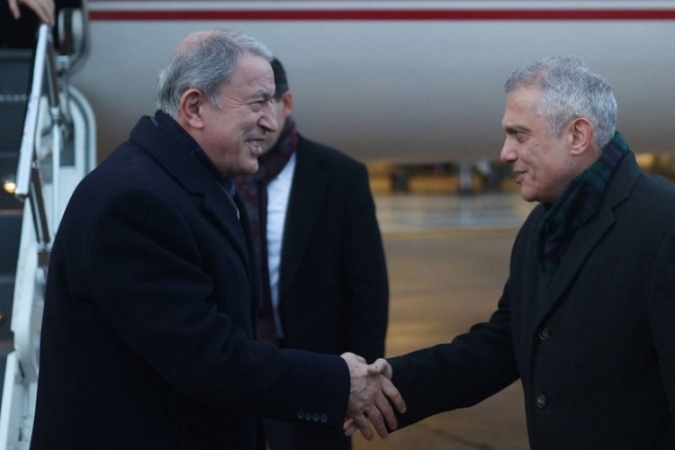 Bakan Hulusi Akar Londra'da