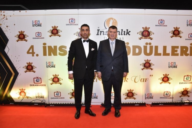 Gıyasettin Bing&ouml;l, 'Yılın Eğitim G&ouml;n&uuml;ll&uuml;s&uuml;' &ouml;d&uuml;l&uuml;n&uuml;n sahibi oldu