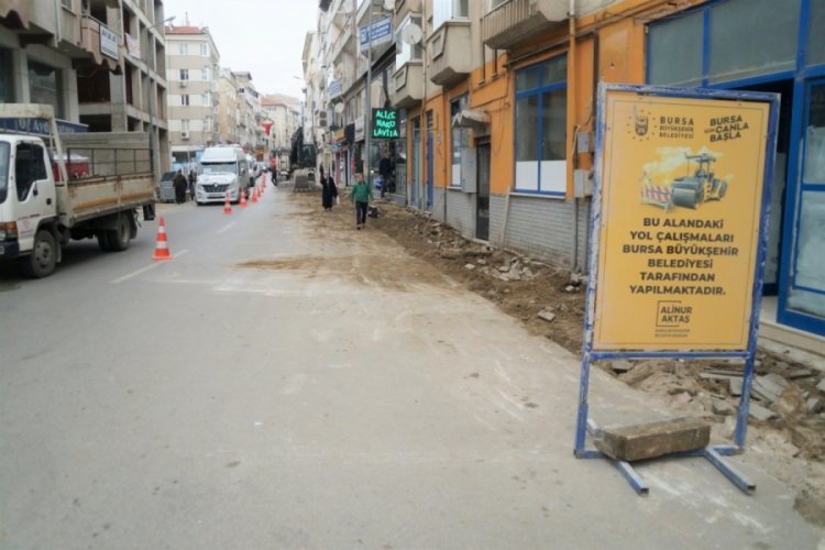 Bursa'da yaya kaldırımları g&uuml;venli hale getiriliyor