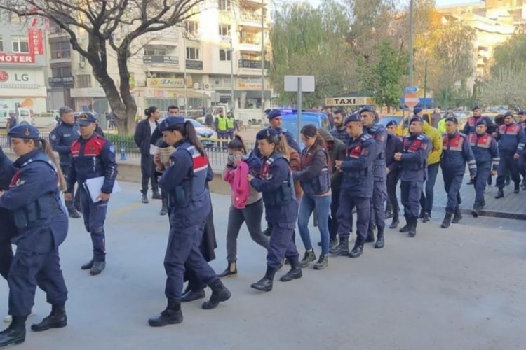 Aydın'da b&uuml;y&uuml;k vurgun! Devre m&uuml;lk dolandırıcılığı yapan 104 kişi yakalandı