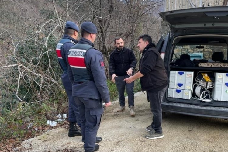 Artvin'de komutan m&uuml;zeyi gezerken patlamamış top mermisini fark etti