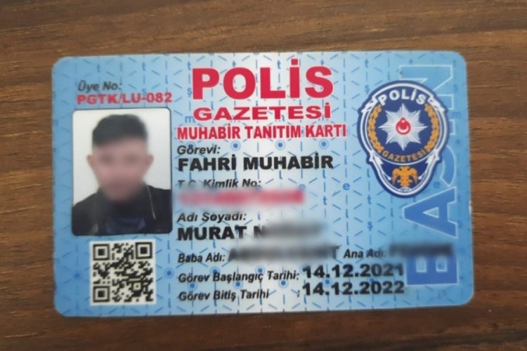 Polis merkezine gidip kendini muhabir olarak tanıttı, kartı sahte &ccedil;ıktı