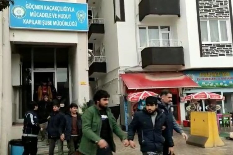 Malatya'da polisten g&ouml;&ccedil;men ka&ccedil;ak&ccedil;ılığı operasyonu! 6 kişi g&ouml;zaltına alındı