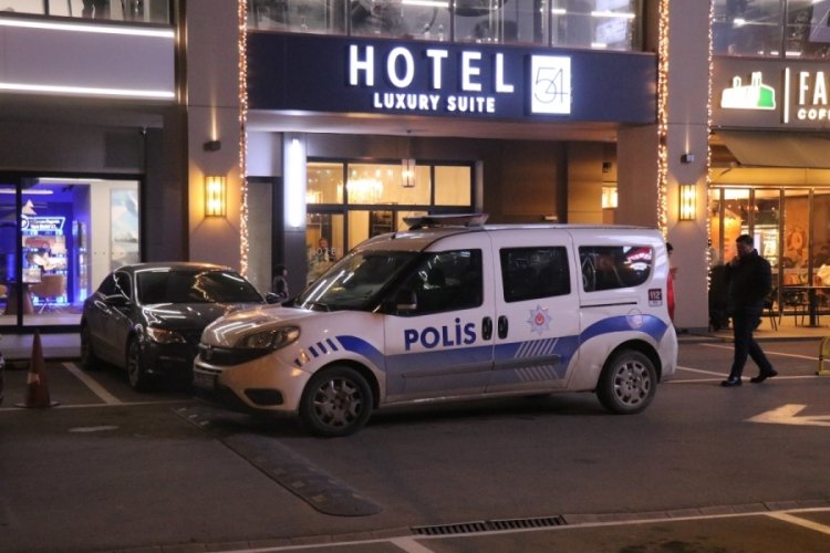 Sakarya'da AVM'nin otel odasında ceset şoku