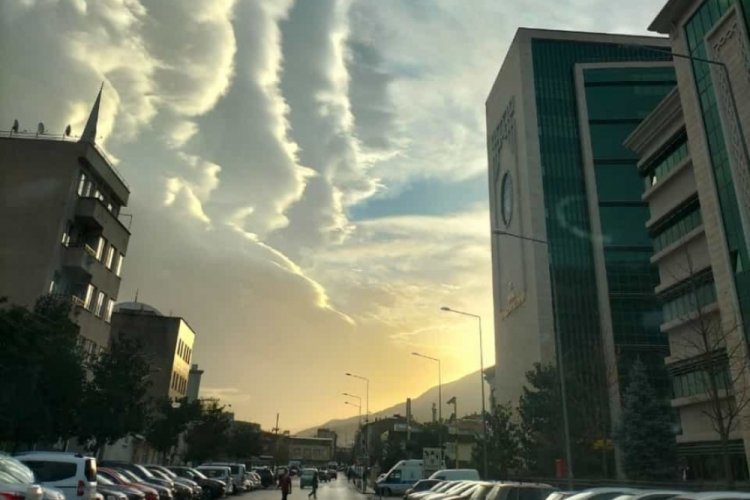 Meteoroloji'den fırtına uyarısı! Bursa'da bug&uuml;n hava nasıl olacak?