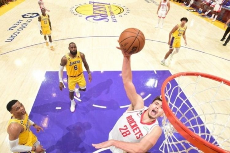 Alperen Şeng&uuml;n, hem kariyer hem NBA rekoru kırdı
