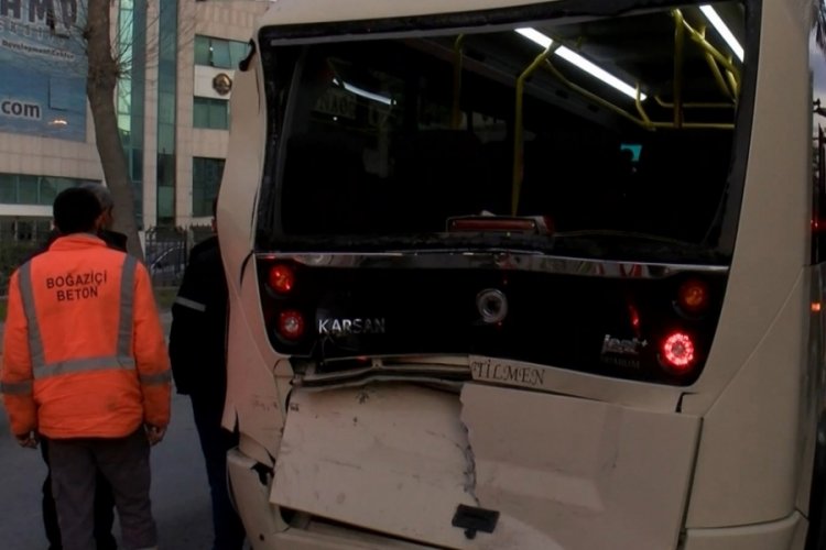 İstanbul'da beton mikseri yolcu minib&uuml;s&uuml;ne &ccedil;arptı! Yaralılar var