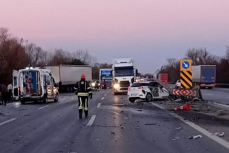 Anadolu Otoyolu'nda kaza! &Ouml;l&uuml; ve yaralılar var