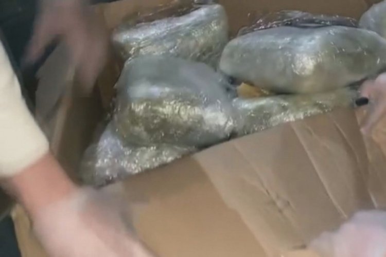Belediye'ye ait ara&ccedil;ta 112 kilo esrar ele ge&ccedil;irildi