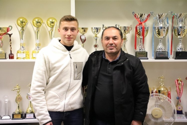 Gemlik Belediyespor iki sporcusunu daha profesyonel lige g&ouml;nderdi