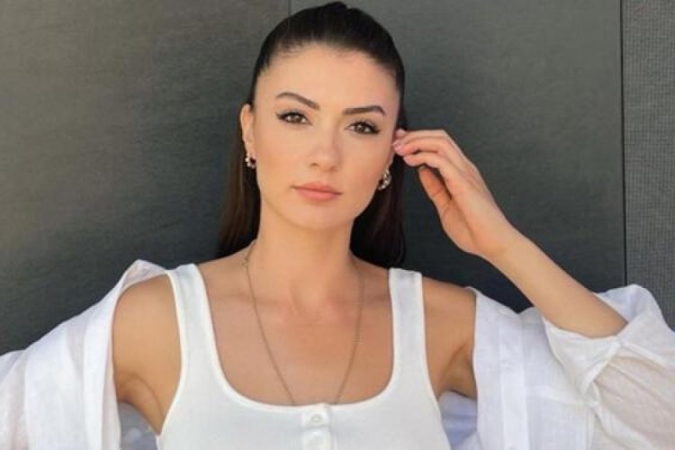 Burcu &Ouml;zberk evde dans ettiği anları takip&ccedil;ileriyle paylaştı