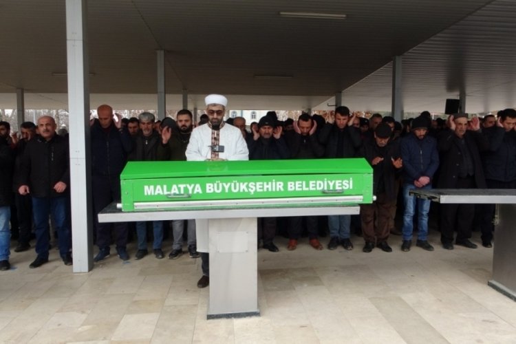 Eşi tarafından &ouml;ld&uuml;r&uuml;len hamile kadın defnedildi