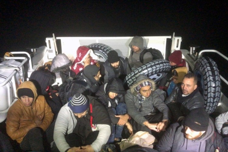 Muğla Dat&ccedil;a'da 20 d&uuml;zensiz g&ouml;&ccedil;men kurtarıldı