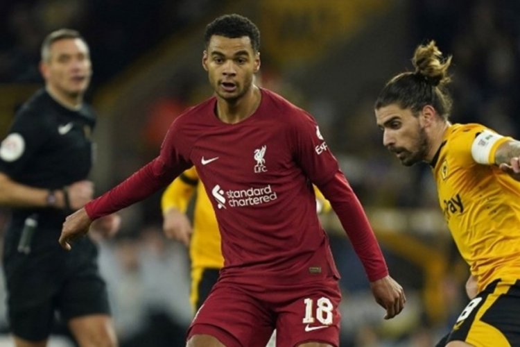 Wolverhampton-Liverpool ma&ccedil;ı sırasında canlı yayında şok