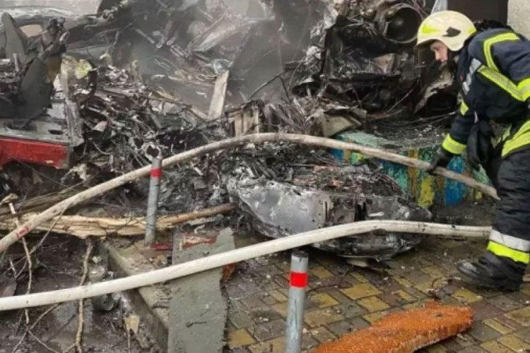 Ukrayna'da helikopter d&uuml;şt&uuml;! İ&ccedil;işleri Bakanı dahil 18 &ouml;l&uuml;