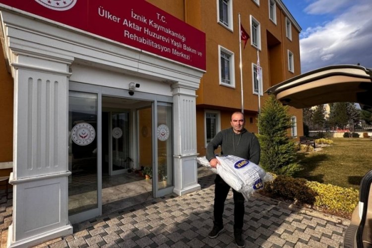 Bursa'da işadamından huzurevine nevresim hediyesi