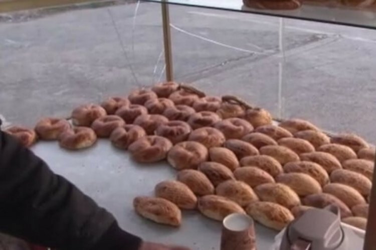 İstanbul'da bir fırında bu sefer fare simit se&ccedil;ti!