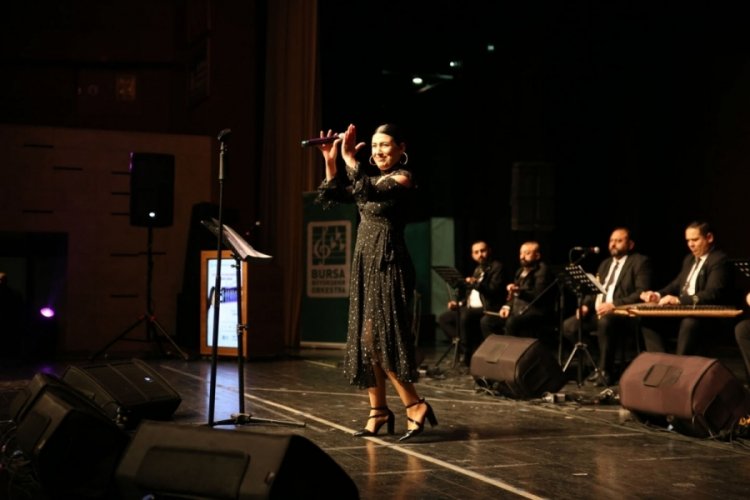 Bursa'da Elif Buse Doğan'la coşkulu gece