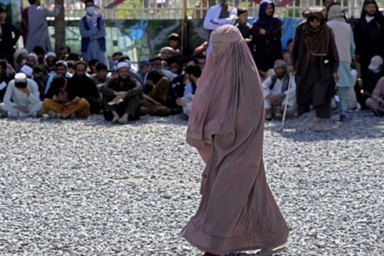 Taliban'da flaş karar! Kadınların erkek doktora gitmesini yasakladı