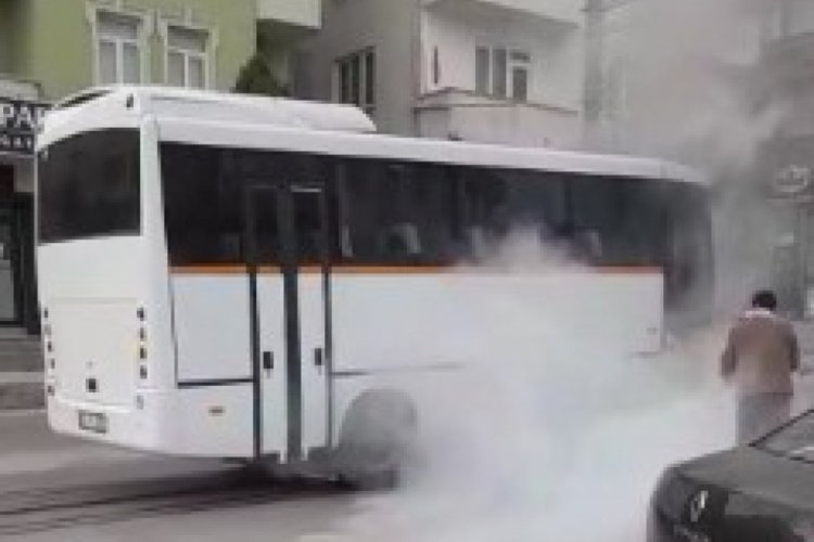 Kocaeli'nde seyir halindeki minib&uuml;s&uuml;n alev alev yandı