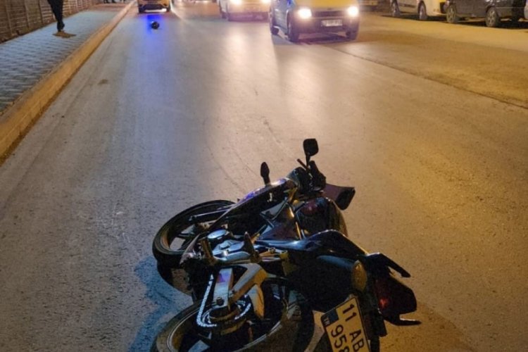 Bilecek'te yayaya &ccedil;arpıp devrilen motosikletin s&uuml;r&uuml;c&uuml;s&uuml; yaşamını yitirdi