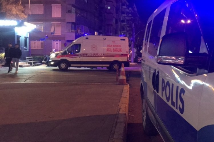 Kocaeli'nde taksi durağı &ouml;n&uuml;nde bı&ccedil;aklı saldırıya uğrayan kişi yaralandı