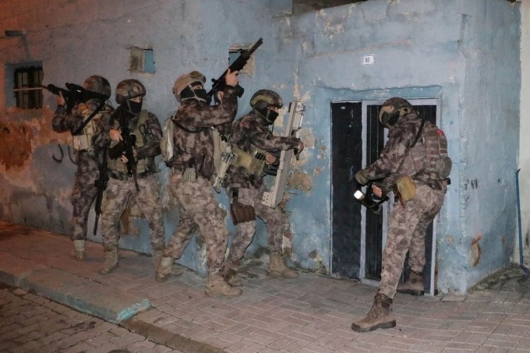 Şanlıurfa'da şafak vakti operasyon: 61 g&ouml;zaltı