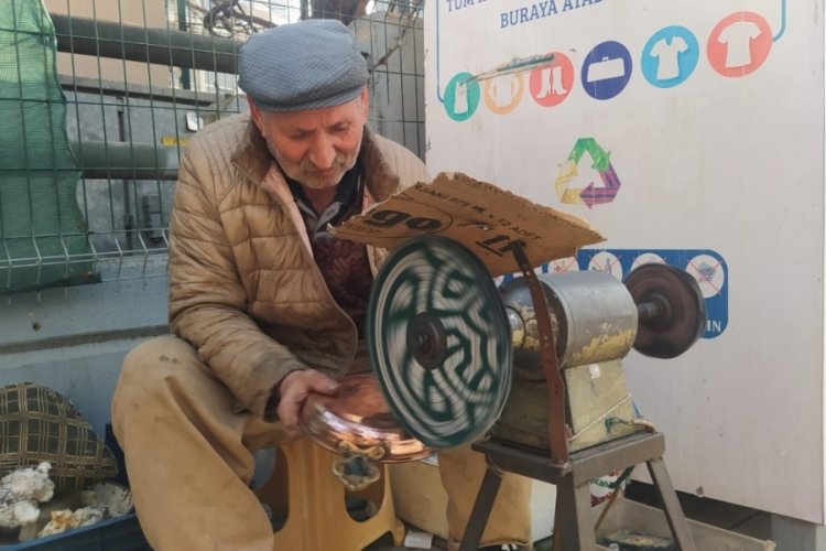 Bursalı kalay ustası mesleği gelecek nesillere aktarıyor
