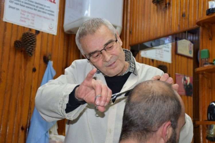 Bursa'da 57 yıllık berber