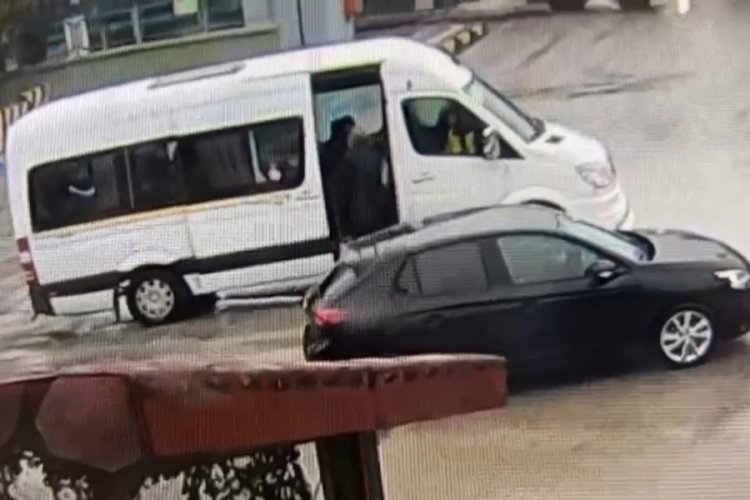 Malatya'da servis şof&ouml;r&uuml; &ouml;ğrencilere şiddet uyguladı!