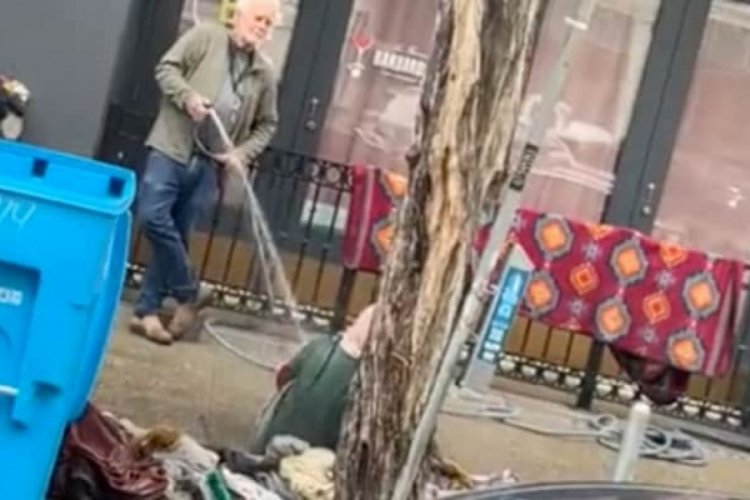 ABD'de evsiz kadını hortumla ıslatan adam hakkında gelişme