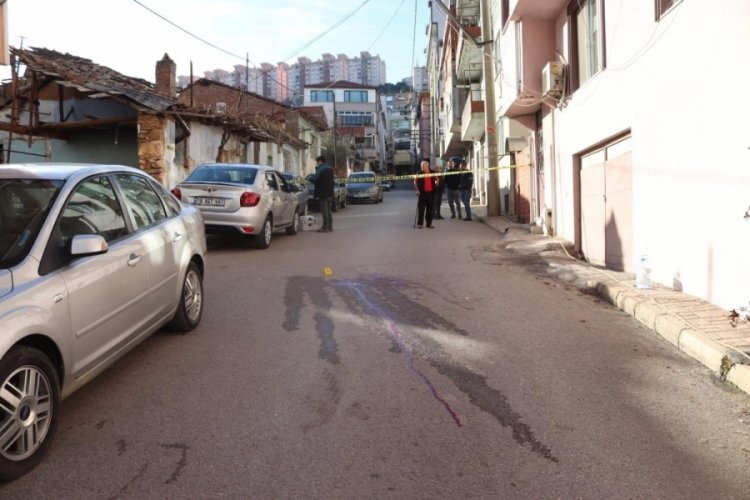 Bursa'da 4. kattan d&uuml;şen gen&ccedil; ağır yaralandı