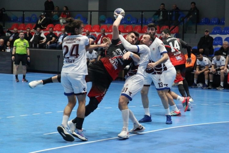 Nil&uuml;fer Belediyespor, Trabzon B&uuml;y&uuml;kşehir Belediyespor'u mağlup etti