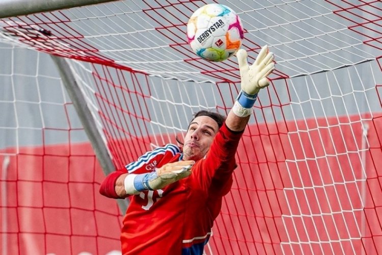 Rekortmen kaleci Yann Sommer, Bayern M&uuml;nih'te